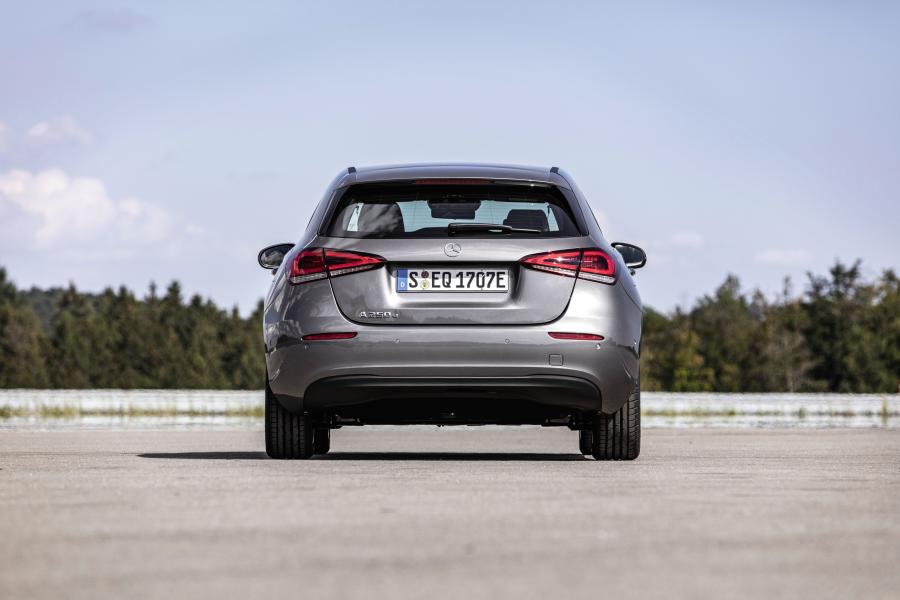  Mercedes-Benz A250 e (W177) 2019 года  (WW) (фото 9 из 33)